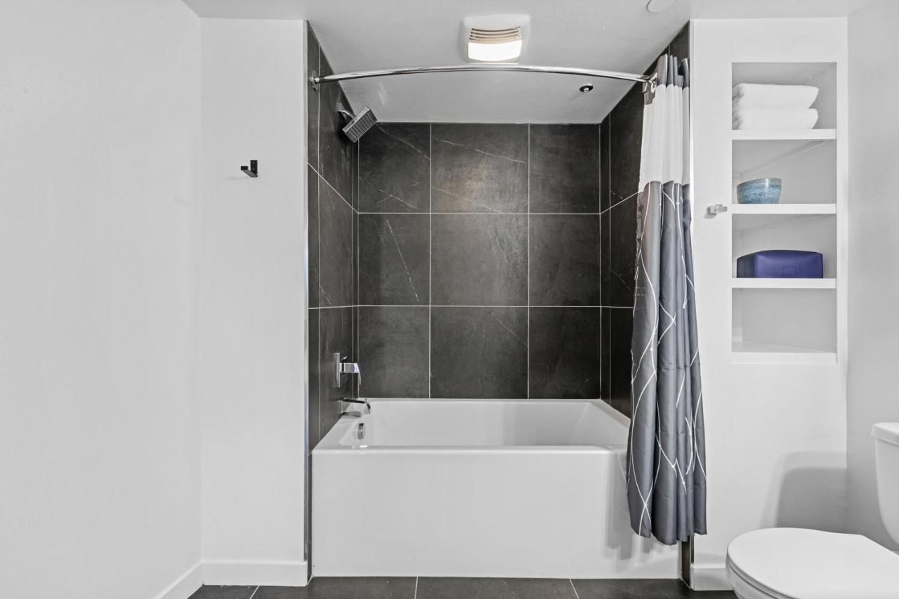 Beverly Grove Chic City Oasis 2 Bedroom Apt With Den 138 ロサンゼルス エクステリア 写真