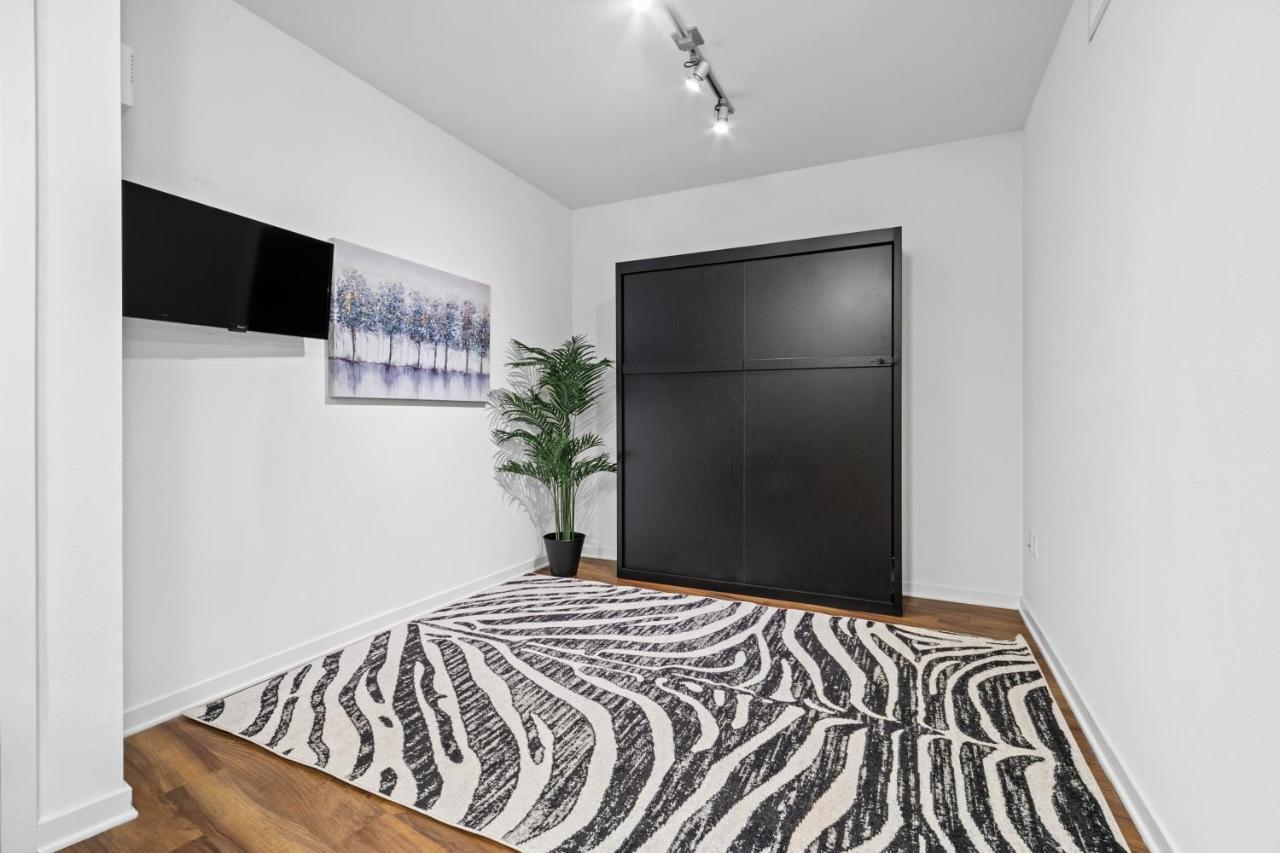 Beverly Grove Chic City Oasis 2 Bedroom Apt With Den 138 ロサンゼルス エクステリア 写真