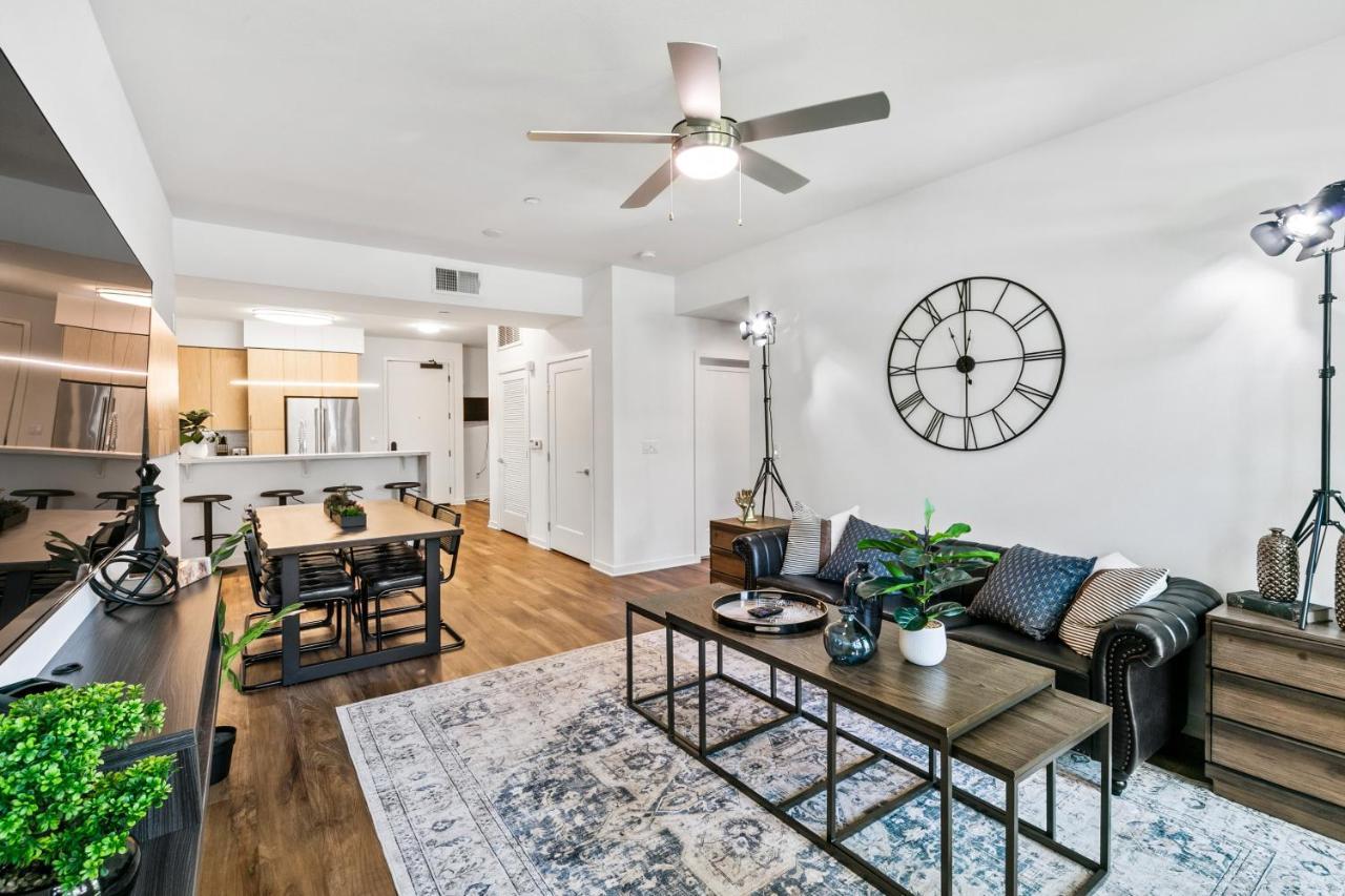 Beverly Grove Chic City Oasis 2 Bedroom Apt With Den 138 ロサンゼルス エクステリア 写真