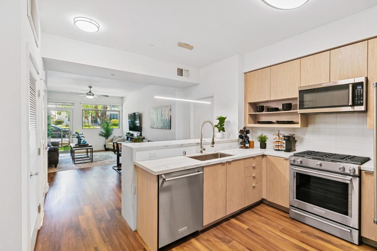Beverly Grove Chic City Oasis 2 Bedroom Apt With Den 138 ロサンゼルス エクステリア 写真