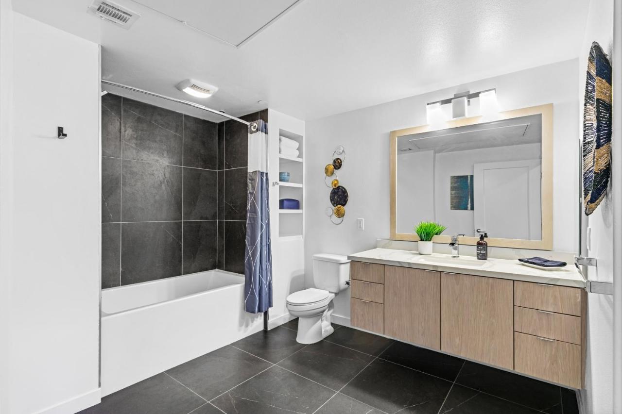 Beverly Grove Chic City Oasis 2 Bedroom Apt With Den 138 ロサンゼルス エクステリア 写真