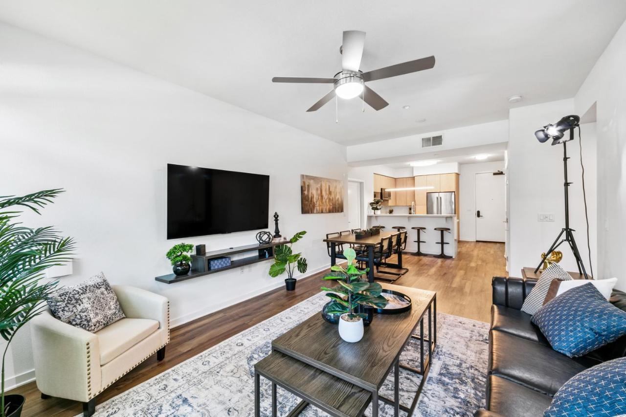 Beverly Grove Chic City Oasis 2 Bedroom Apt With Den 138 ロサンゼルス エクステリア 写真